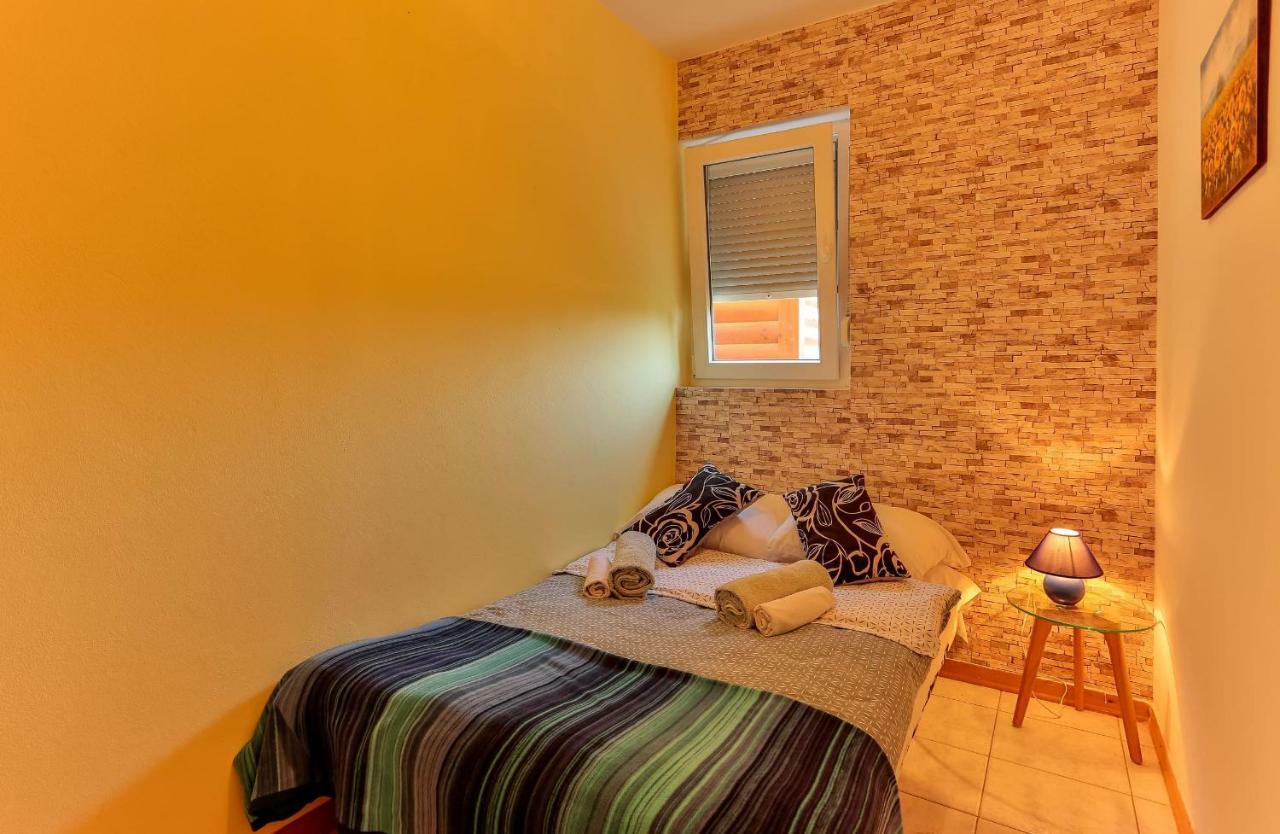 Apartments Dora Victoria Dream Medulin Exterior photo